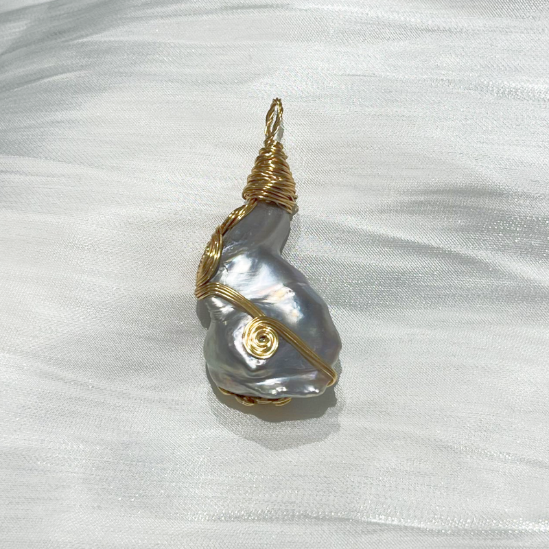 Chunky Baroque Pearl Pendant K STUDIO IMAGE