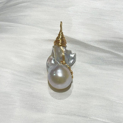 Chunky Baroque Pearl Pendant L STUDIO IMAGE