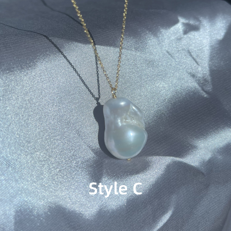 Chunky baroque pearl pendant necklace Priscilla style C studio image