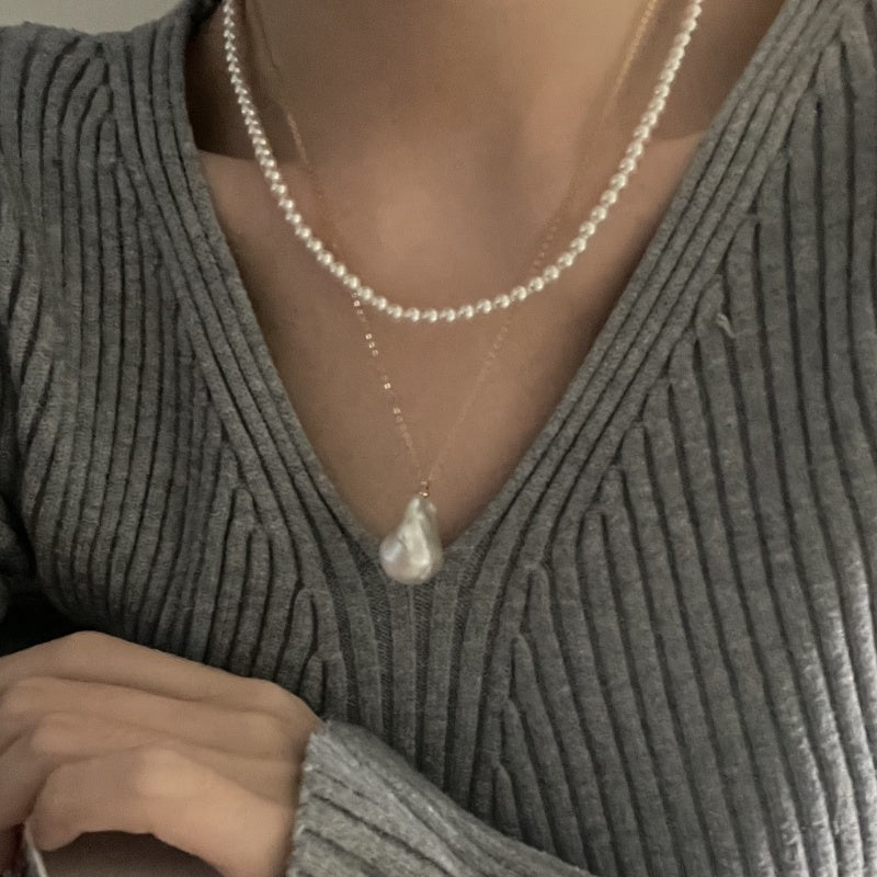 Chunky baroque pearl pendant necklace Priscilla