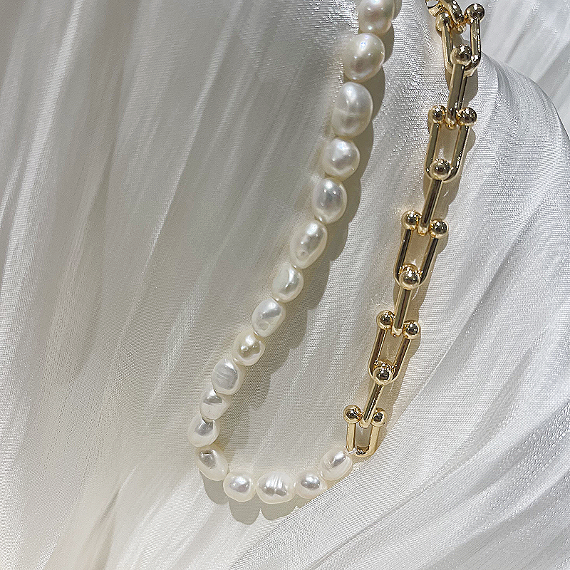 Freshwater Pearl Chain Necklace Peyton on a white fabric detail image