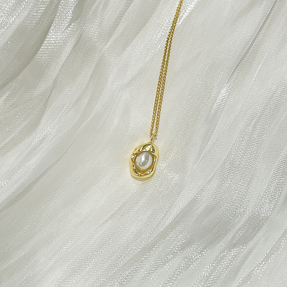 Glenda Baroque Freshwater Pearl Pendant Necklace studio image