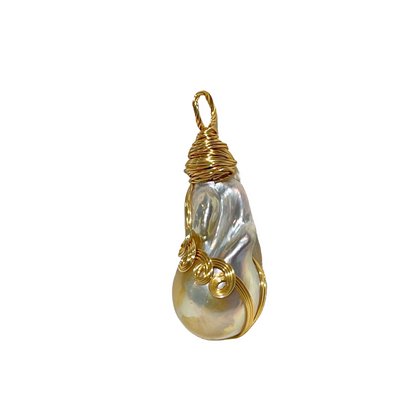 white pearl pendant H