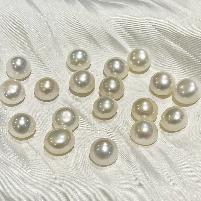 Button Pearl Studs Gaby