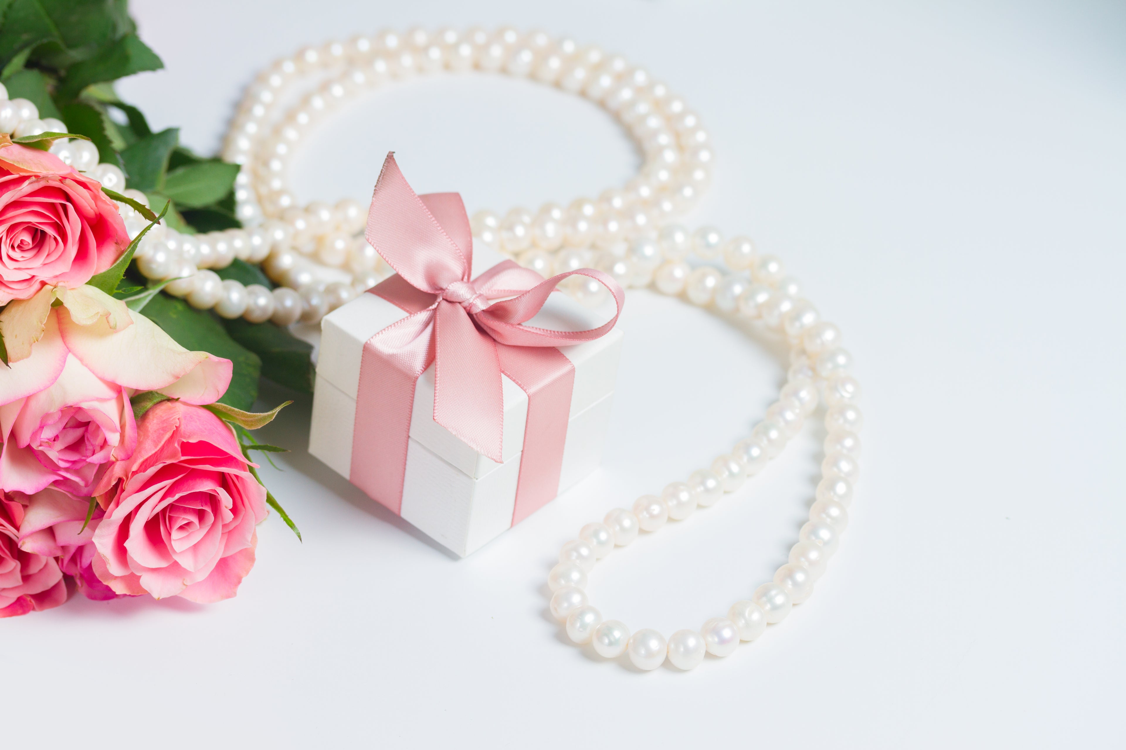 This is an image showing freshwater pearl strand with a gift box of huge discount