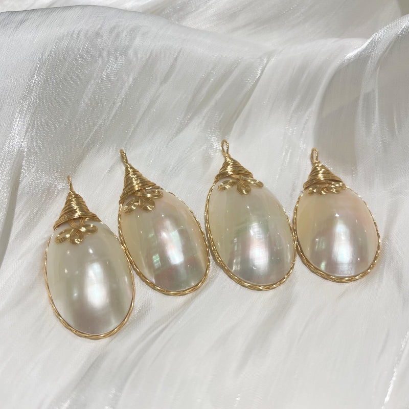 Mabe Pearl Pendant 4 pieces on white fabric image