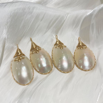 Mabe Pearl Pendant 4 pieces on white fabric image